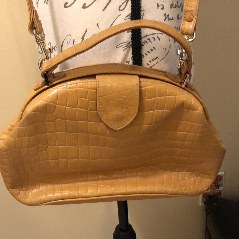 Giani Bernini vintage embossed leather detachable crossbody strap handbag